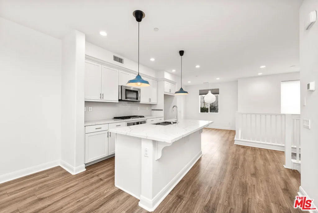 516 E Imperial Avenue, El Segundo, California 90245 home-pic-14